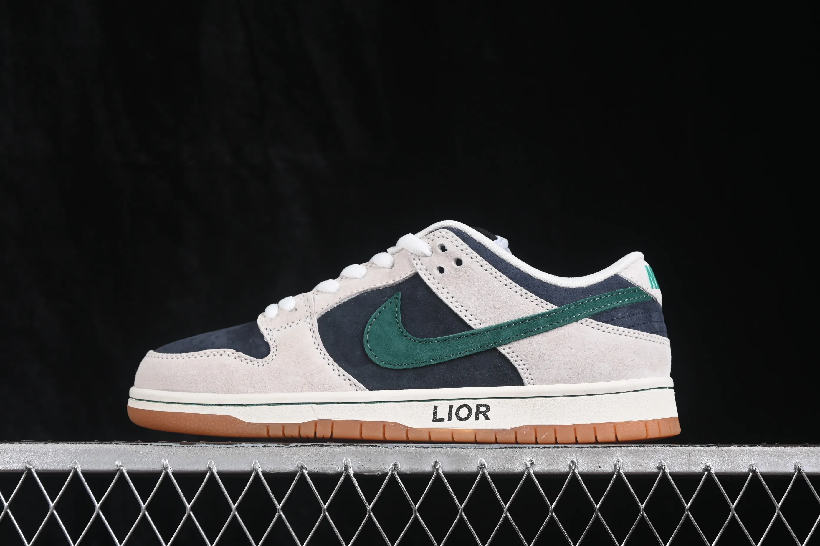 All Categories Nk SB Dunk Series Nk SB Dunk Low Low-top sneakers Nike SB Dunk Low Suede gray raw rubber SB low-top casual sneakers HF3704-001